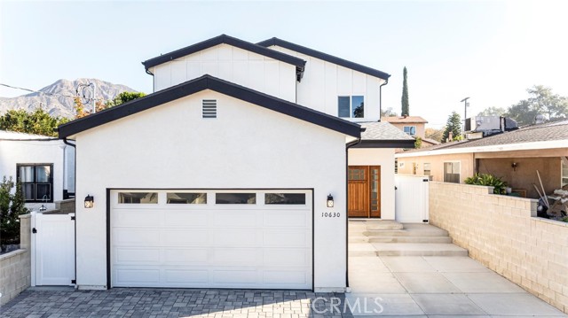 Detail Gallery Image 1 of 35 For 10630 Langmuir Ave, Sunland,  CA 91040 - 3 Beds | 2/1 Baths