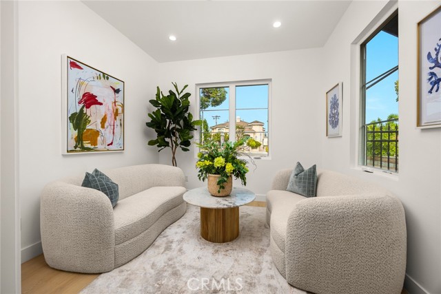Detail Gallery Image 5 of 30 For 905 Sunset Bld #B,  Arcadia,  CA 91007 - 4 Beds | 3 Baths
