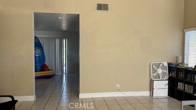 https://media.crmls.org/medias/f9b4e798-b795-48d1-98e4-f679d79e1f72.jpg?preset=X-Large