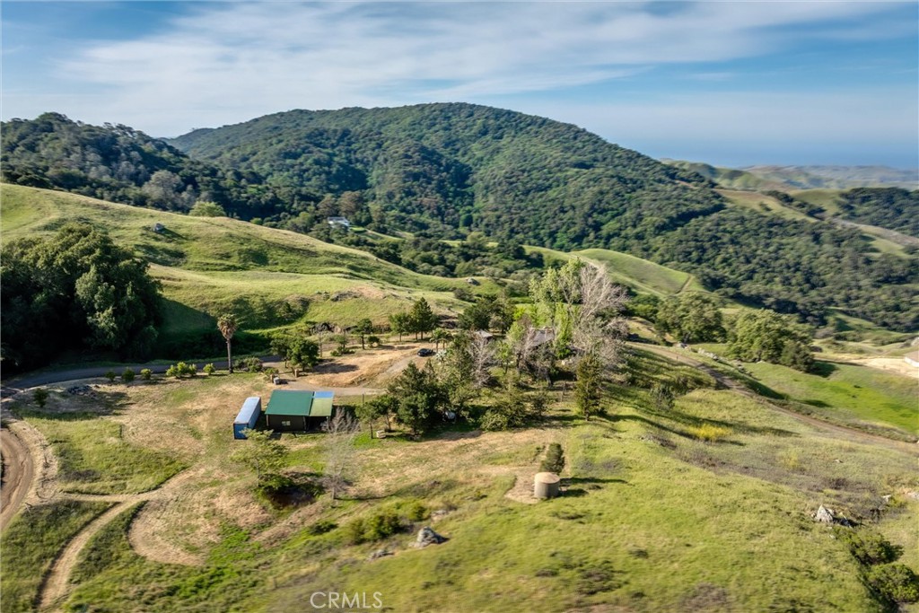 https://media.crmls.org/medias/f9b52caf-3857-450f-bb63-51776b1c4cd6.jpg?preset=X-Large