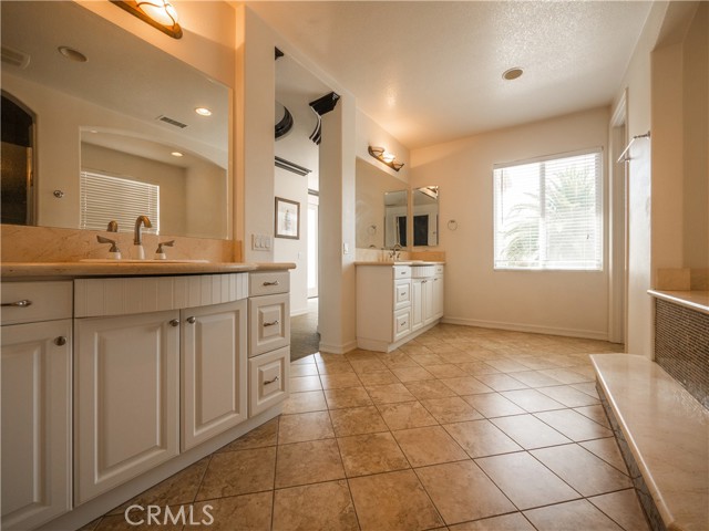 Detail Gallery Image 17 of 21 For 8365 Sanctuary Dr, Corona,  CA 92883 - 5 Beds | 4/1 Baths