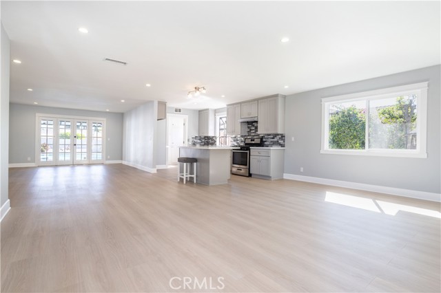 Detail Gallery Image 11 of 33 For 11256 Haskell Ave, Granada Hills,  CA 91344 - 4 Beds | 3 Baths