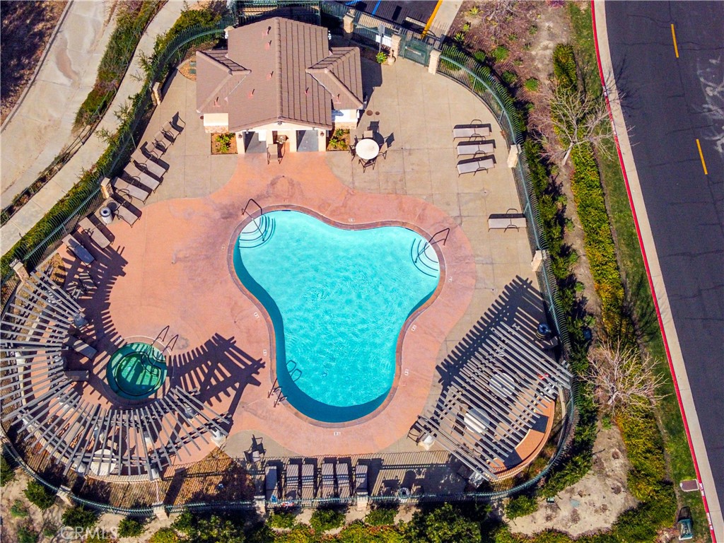 https://media.crmls.org/medias/f9b5a730-6f8b-4fba-ab22-59561f606298.jpg?preset=X-Large