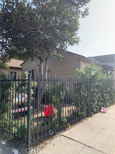 Detail Gallery Image 18 of 22 For 846 W 103rd St, Los Angeles,  CA 90044 - – Beds | – Baths