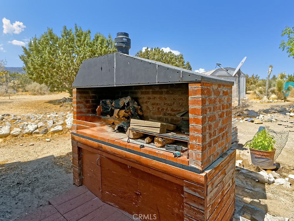 https://media.crmls.org/medias/f9b61081-ca23-48ae-9f31-a4498beb432b.jpg?preset=X-Large