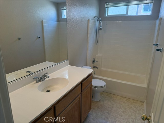 5859 Seminole Way, Fontana CA: https://media.crmls.org/medias/f9b632ee-39e1-477f-9177-7e90efa07af3.jpg
