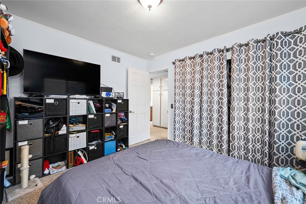 https://media.crmls.org/medias/f9b68121-3302-40c7-b410-e743dbc1f2db.jpg?preset=X-Large