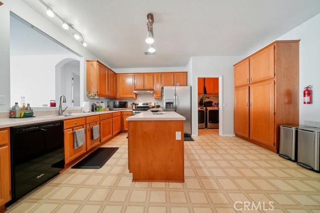 25266 Shady Creek Circle, Menifee CA: https://media.crmls.org/medias/f9b68121-4ebc-4c3c-ae32-c1e404163442.jpg