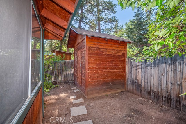 42531 Cedar Ave, Big Bear Lake CA: https://media.crmls.org/medias/f9b7b228-43ff-4fbe-9659-733d7d456a14.jpg