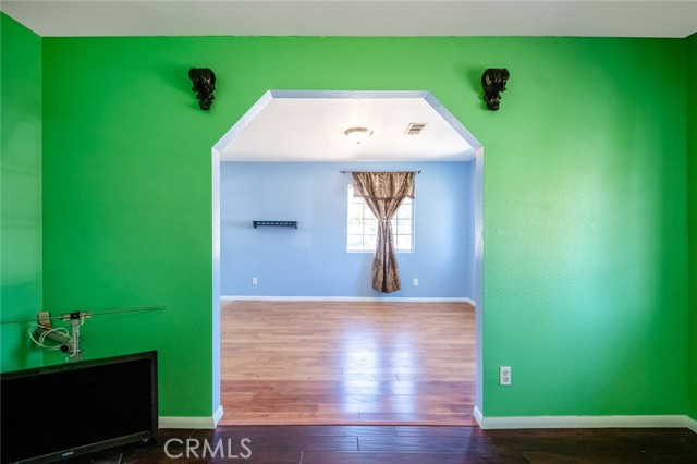 361 N B Street, Tulare CA: https://media.crmls.org/medias/f9b7ca54-2cc5-436d-84d5-89ed62fc0a45.jpg