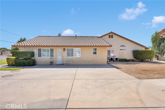 12958 Ranchero Road, Oak Hills CA: https://media.crmls.org/medias/f9b7dc63-de53-4577-904b-d8e09901f1d1.jpg