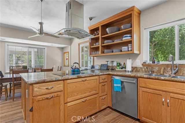 Detail Gallery Image 6 of 27 For 5525 Whispering Pines Ln, Paso Robles,  CA 93446 - 2 Beds | 2 Baths