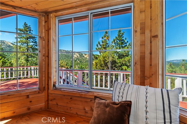 Detail Gallery Image 9 of 46 For 43659 Wolf Rd, Big Bear Lake,  CA 92315 - 4 Beds | 2 Baths