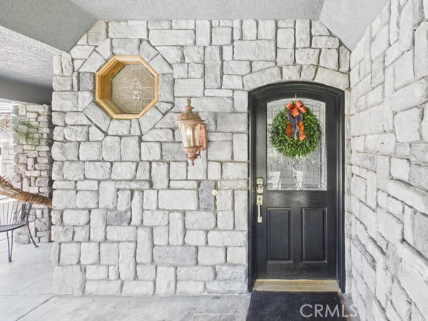 Detail Gallery Image 5 of 47 For 9050 Hunt Rd, Corona,  CA 92883 - 5 Beds | 4/1 Baths