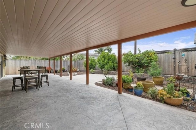 5082 Linda Circle, Huntington Beach CA: https://media.crmls.org/medias/f9b9d84f-cec2-463f-b209-966e29a2779c.jpg