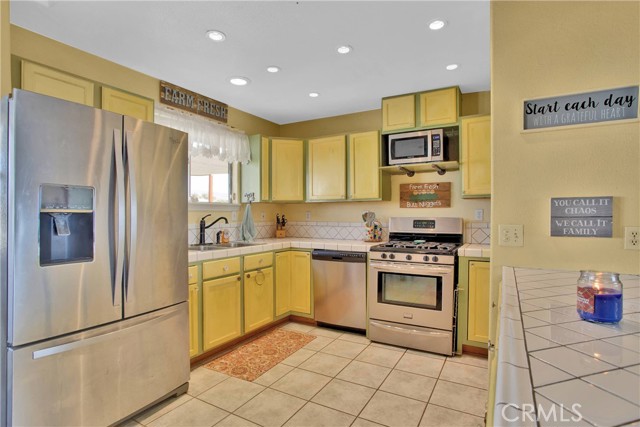 Detail Gallery Image 16 of 55 For 10661 Blackfoot Rd, Apple Valley,  CA 92308 - 3 Beds | 2 Baths