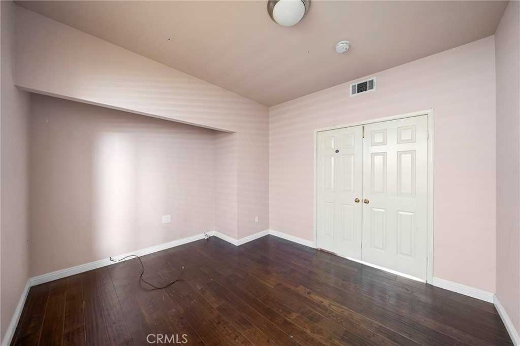 https://media.crmls.org/medias/f9bacbd6-8ab1-422c-b915-13bf07dc7ac7.jpg?preset=X-Large