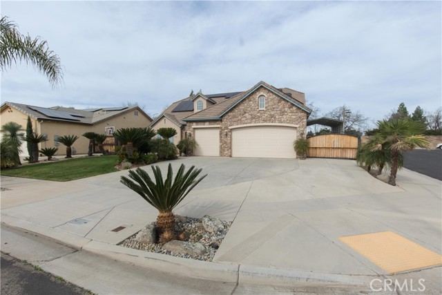 Detail Gallery Image 2 of 65 For 3357 Buckingham, Clovis,  CA 93619 - 4 Beds | 2 Baths