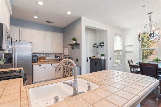 Detail Gallery Image 13 of 43 For 29290 Morena Villa Dr, Highland,  CA 92346 - 3 Beds | 2/1 Baths