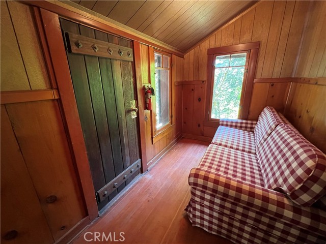 28879 Sycamore Drive, Lake Arrowhead CA: https://media.crmls.org/medias/f9bbd89e-8ac9-4ce1-97ad-b14090ccf6cc.jpg