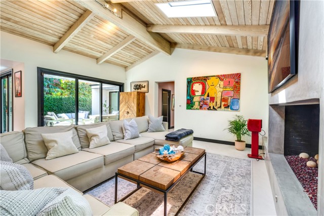 203 Via Ravenna, Newport Beach CA: https://media.crmls.org/medias/f9bc50bc-0e2a-416b-b3e8-5b06b1b91977.jpg