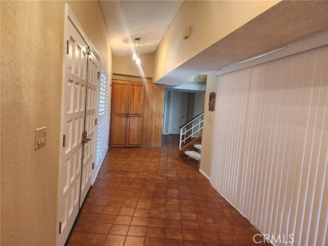 450 Fairway Drive, Palmdale CA: https://media.crmls.org/medias/f9bcbc59-28c3-48f8-878b-5ed18bd804c7.jpg