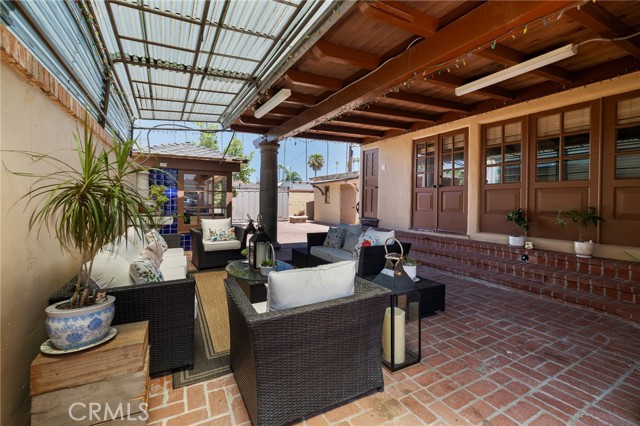 1729 W 51st Place, Los Angeles CA: https://media.crmls.org/medias/f9bce189-3f0d-4718-954a-7e4ab6c08e18.jpg