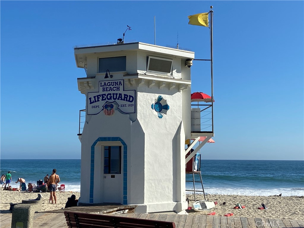 https://media.crmls.org/medias/f9bce9c1-077d-4ebf-b434-80782d759d7d.jpg?preset=X-Large