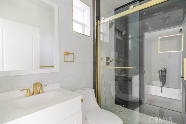 Detail Gallery Image 17 of 28 For 17426 Roscoe Bld, Northridge,  CA 91325 - 3 Beds | 2/1 Baths