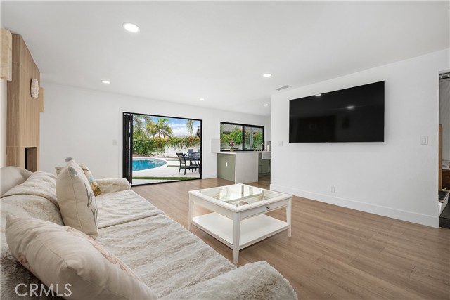 3550 Goldenrod Circle, Seal Beach CA: https://media.crmls.org/medias/f9bd594a-255a-42fc-8be0-94c4553f29aa.jpg