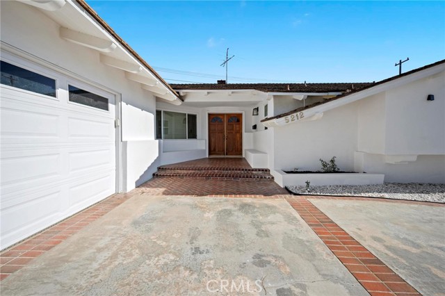 Detail Gallery Image 3 of 37 For 5212 Reynier Ave, Los Angeles,  CA 90056 - 3 Beds | 3/1 Baths