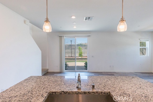 Detail Gallery Image 13 of 64 For 27638 Sawtooth Ln, Canyon Country,  CA 91387 - 3 Beds | 2/1 Baths