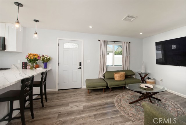 Detail Gallery Image 23 of 52 For 13608 Bassett St, Valley Glen,  CA 91405 - 6 Beds | 4 Baths