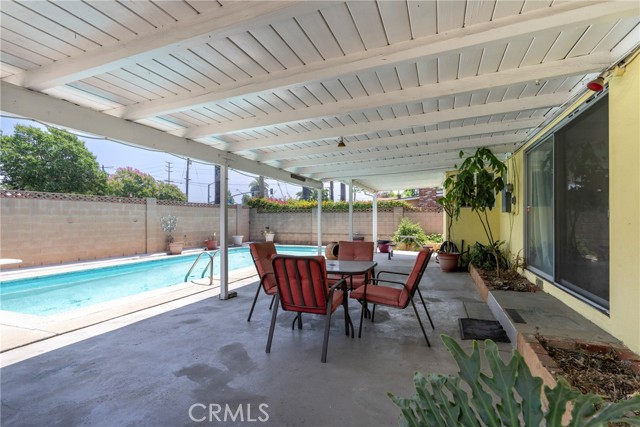 428 S Rosalinda Avenue, Azusa CA: https://media.crmls.org/medias/f9c24f01-a451-499b-b70a-121c9088a9e9.jpg