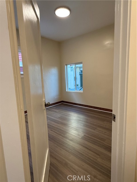 Detail Gallery Image 7 of 13 For 1944 New England St, Los Angeles,  CA 90007 - 2 Beds | 1 Baths