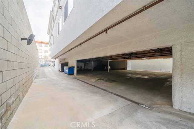 957 S Gramercy Drive, Los Angeles CA: https://media.crmls.org/medias/f9c49e89-df64-4320-85f4-09aea471169d.jpg