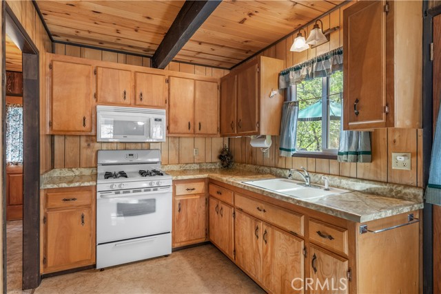 Detail Gallery Image 7 of 45 For 43344 Deer Canyon Rd, Big Bear Lake,  CA 92315 - 3 Beds | 1 Baths