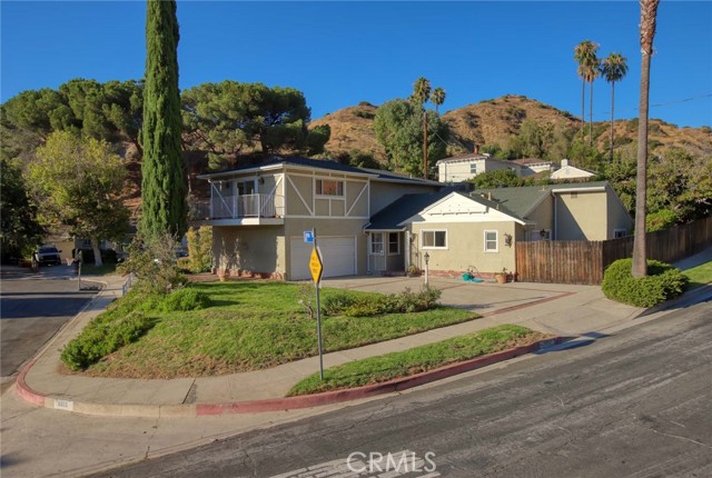 8322 Echelon Pl, Sun Valley, CA 91352