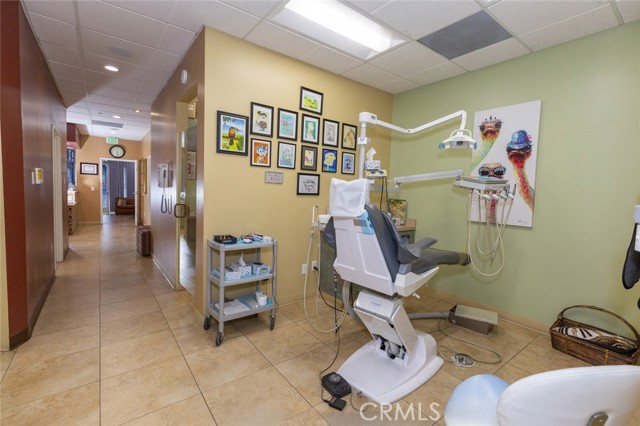 6624 Van Nuys Boulevard, Van Nuys CA: https://media.crmls.org/medias/f9c51ba3-0ea6-4b86-b6d8-dd2000beff0c.jpg