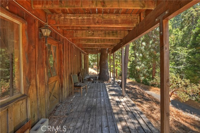 812 Arosa Drive, Crestline CA: https://media.crmls.org/medias/f9c5e1c3-2b84-4d0f-af8f-05614e837170.jpg