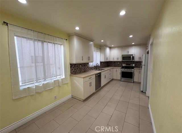 Detail Gallery Image 14 of 16 For 13243 Vanowen #5,  North Hollywood,  CA 91605 - 2 Beds | 3 Baths