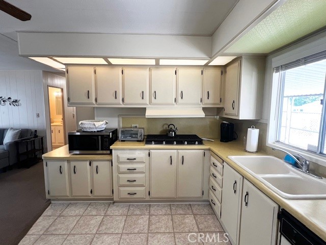 3850 Atlantic Avenue, Highland CA: https://media.crmls.org/medias/f9c71324-f266-439d-a70c-792ff21d5c6d.jpg
