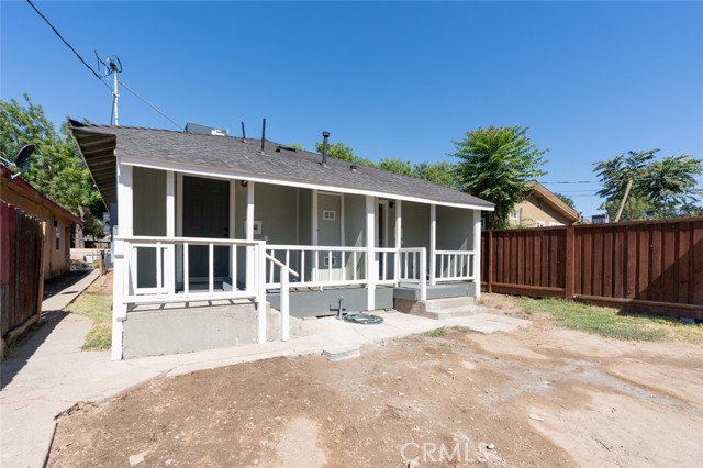 106 Pleasant Street, Modesto CA: https://media.crmls.org/medias/f9c730d1-42ea-4a99-adff-1cd3337cc8ad.jpg
