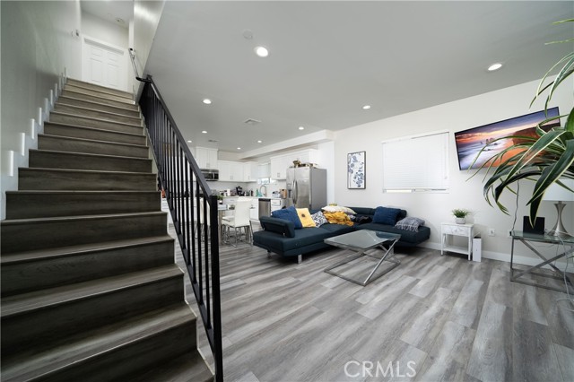 1805 S New England Street, Los Angeles CA: https://media.crmls.org/medias/f9c865c4-e359-4804-bcd1-e76cc117607c.jpg