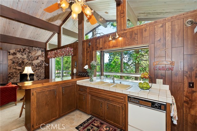 Detail Gallery Image 17 of 45 For 965 Lausanne Dr, Crestline,  CA 92325 - 4 Beds | 2/1 Baths