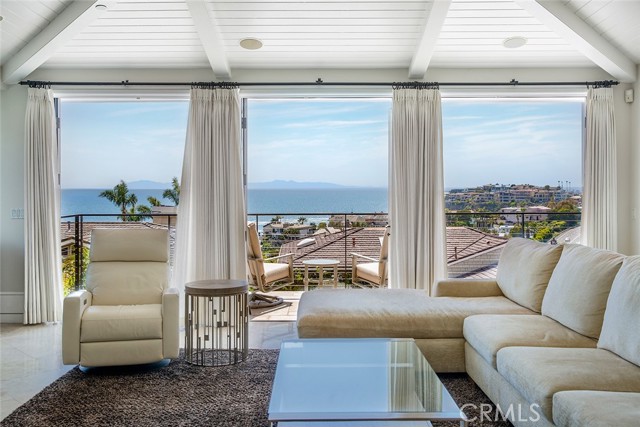Detail Gallery Image 14 of 43 For 322 Emerald Bay, Laguna Beach,  CA 92651 - 6 Beds | 6/1 Baths