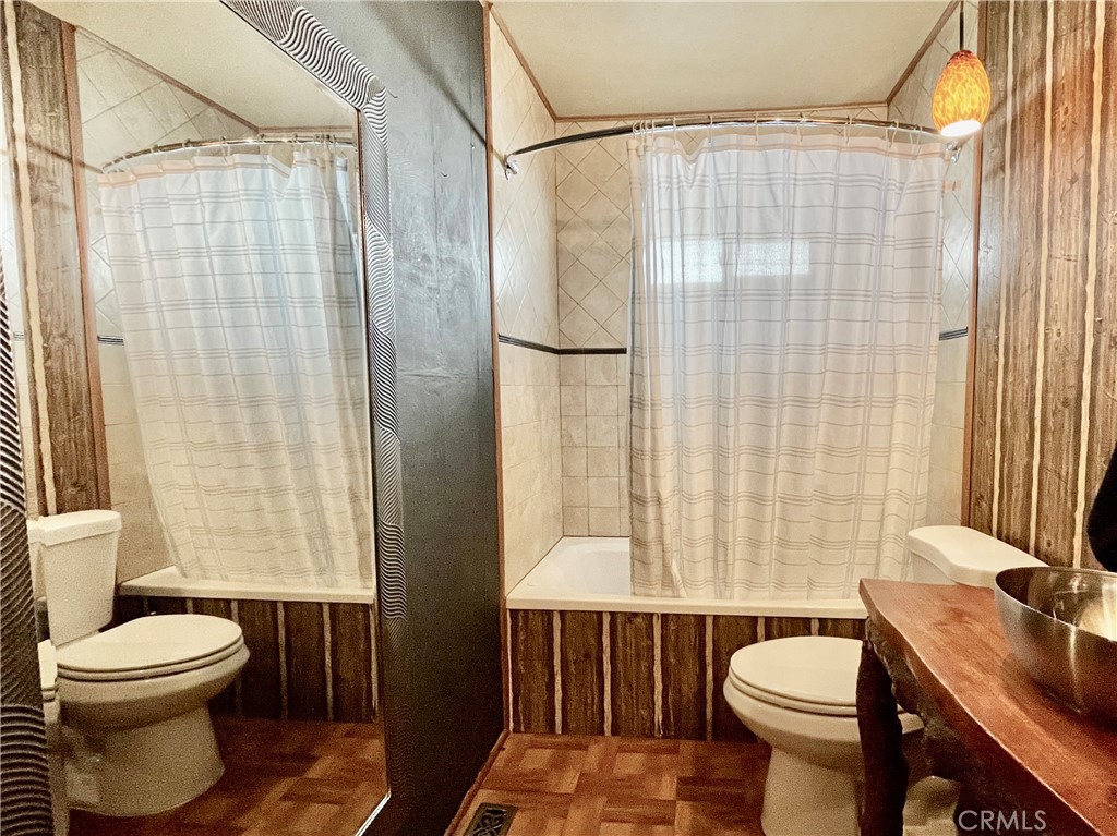 https://media.crmls.org/medias/f9c99793-fdd1-4bd4-8b02-340ec3f9c565.jpg?preset=X-Large