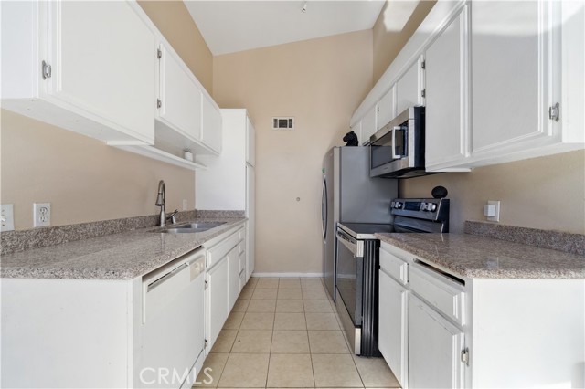 Detail Gallery Image 9 of 18 For 1150 S Meadow #6,  Colton,  CA 92324 - 1 Beds | 1 Baths