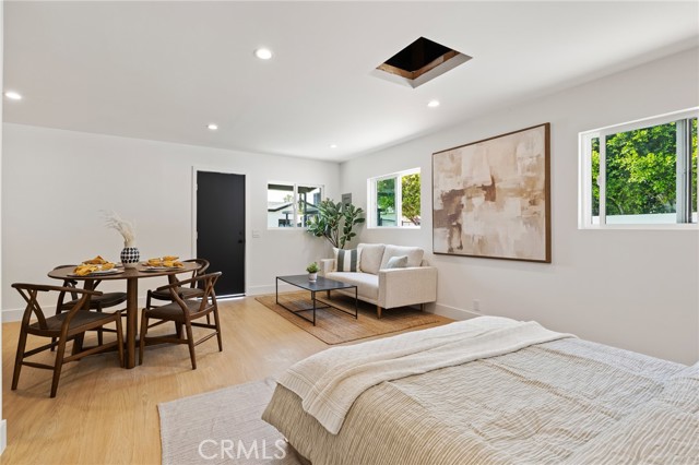 8840 Valjean Avenue, North Hills CA: https://media.crmls.org/medias/f9ca746c-ac1f-47a2-bc79-92ddad96c254.jpg