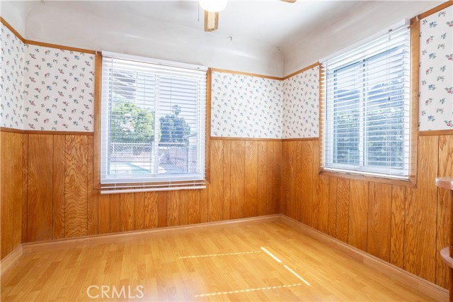 Detail Gallery Image 13 of 24 For 6909 Peach Ave, Van Nuys,  CA 91406 - 4 Beds | 2 Baths